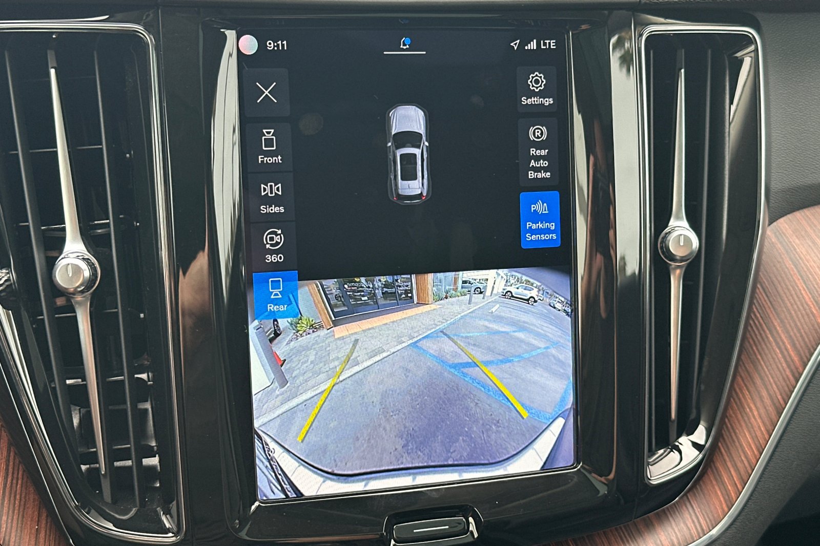 Certified 2023 Volvo XC60 T8 Plus w/ Protection Package Premier AWD/4WD image 23