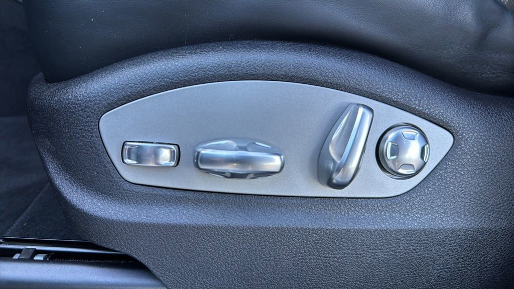 Used 2026 Porsche Macan image 7