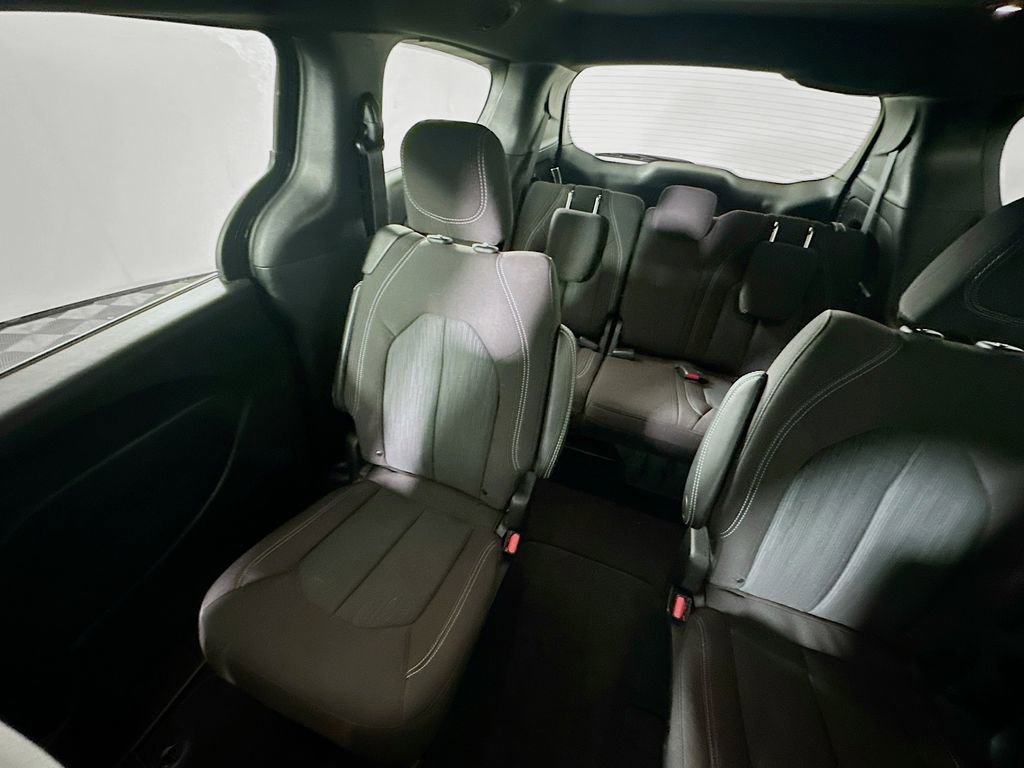 Used 2023 Chrysler Pacifica Touring image 12