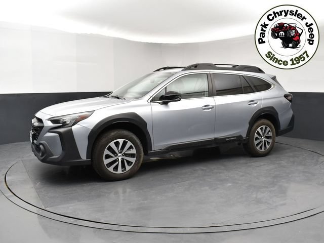 Used 2023 Subaru Outback Premium AWD/4WD image 3