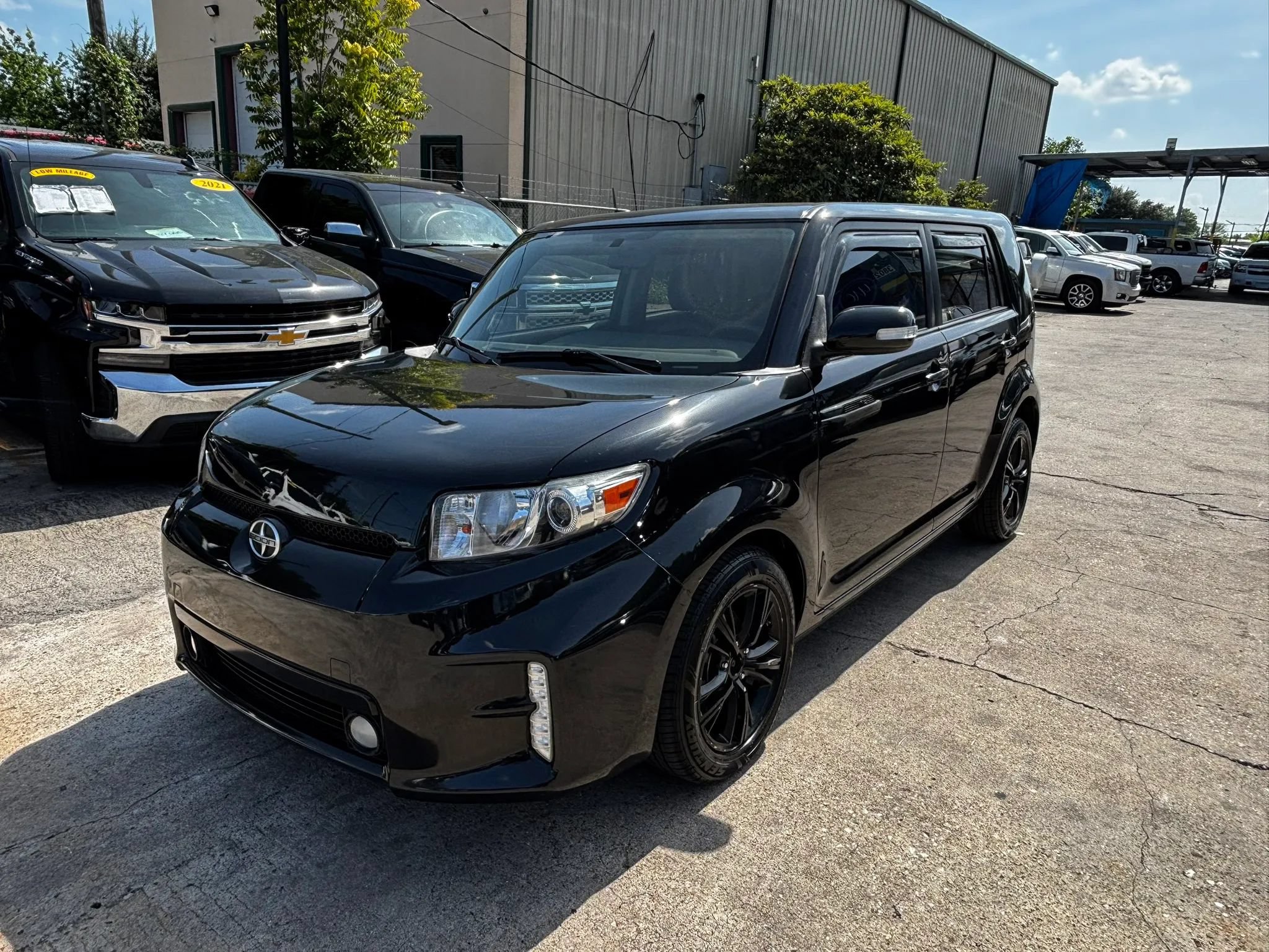 Used 2015 Scion xB FWD image 3