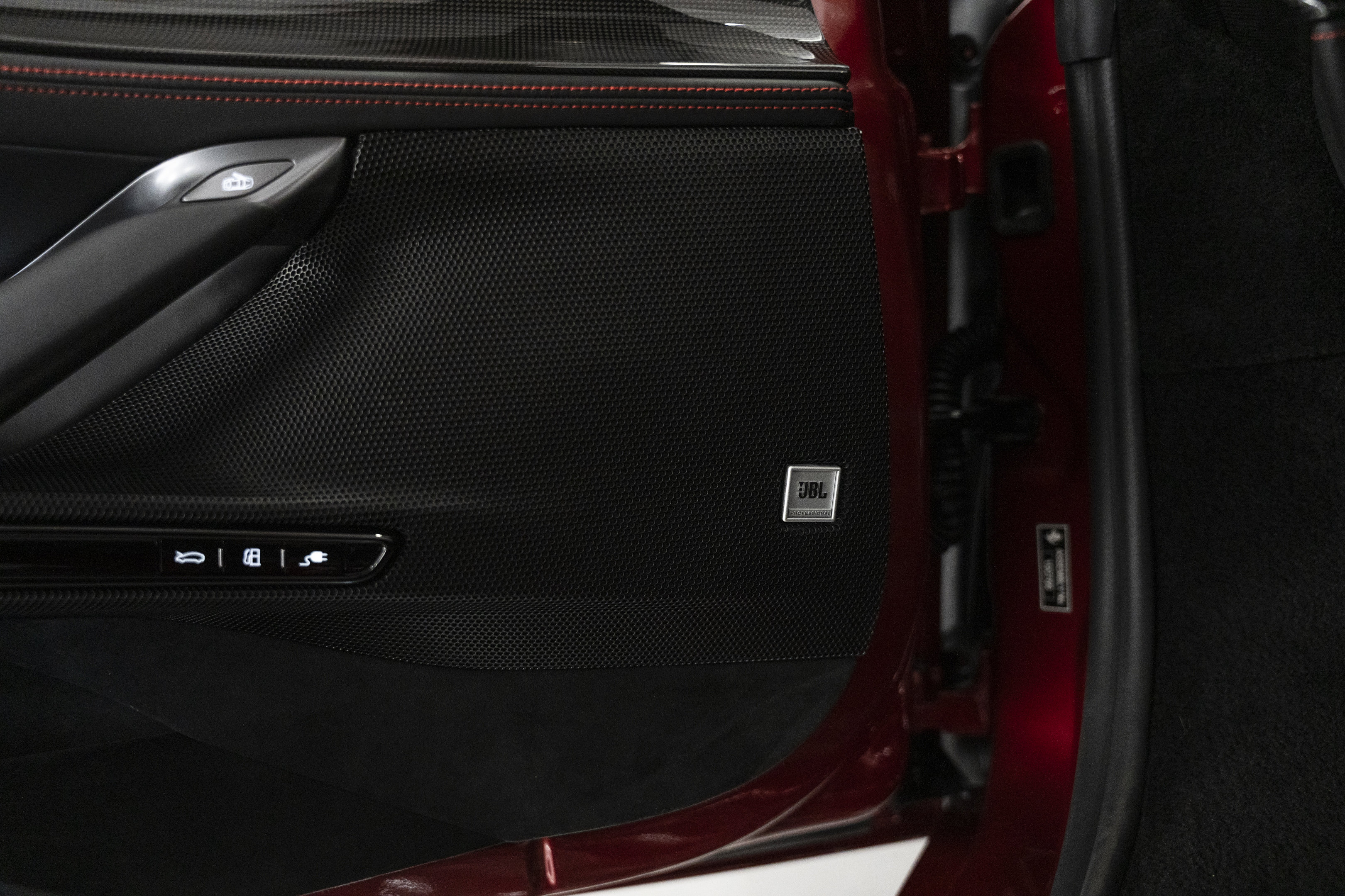 Used 2022 Ferrari SF90 Spider image 40