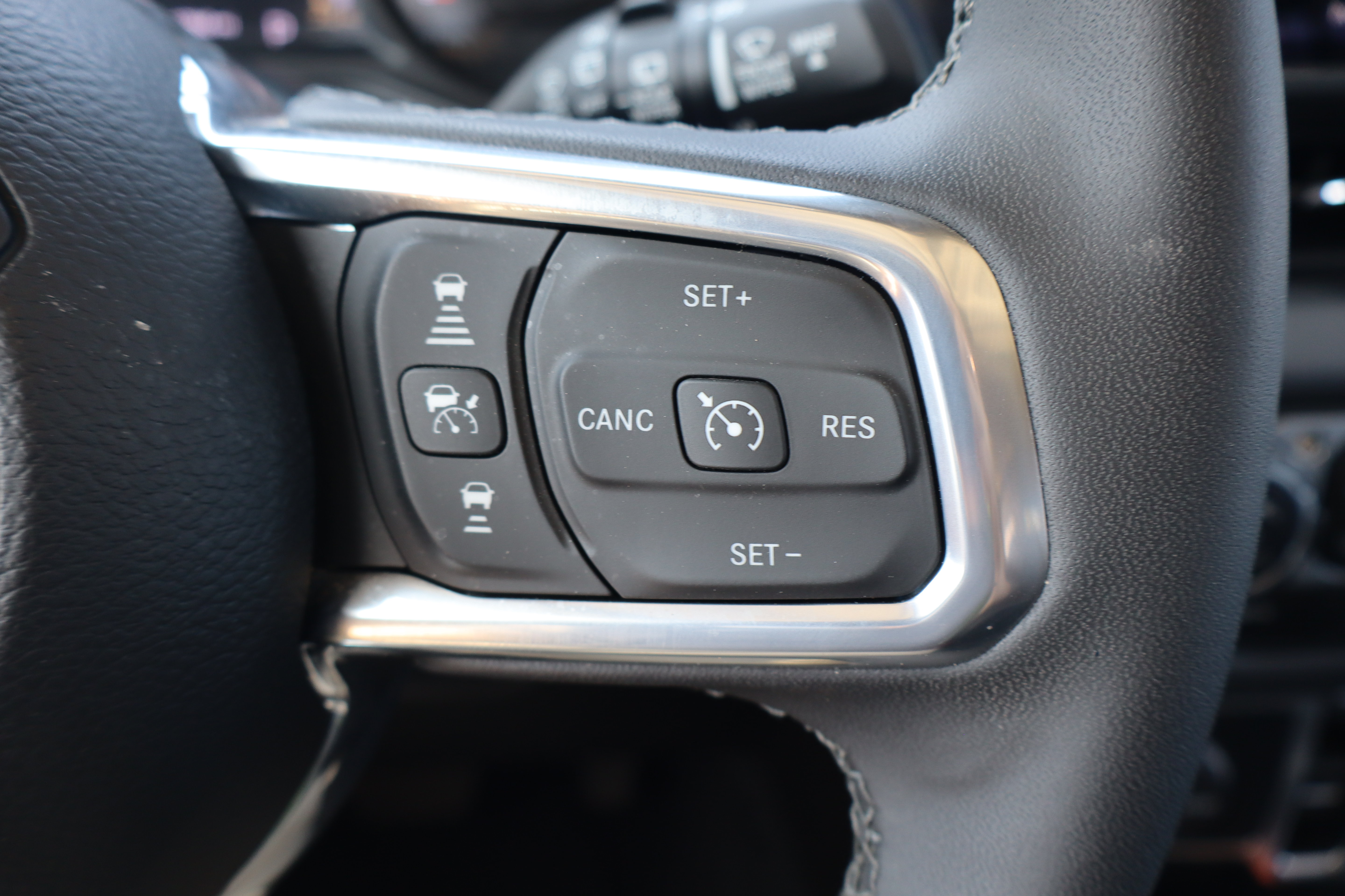 Used 2025 Jeep Wrangler Unlimited Sahara AWD/4WD image 16