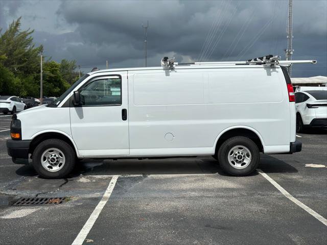 Used 2023 GMC Savana 2500 w/ Driver Convenience Package RWD image 4
