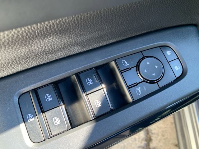 Used 2025 Nissan Pathfinder S image 24