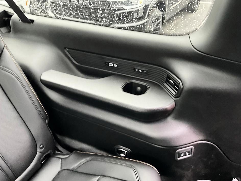 New 2026 Jeep Grand Wagoneer L 4WD image 36