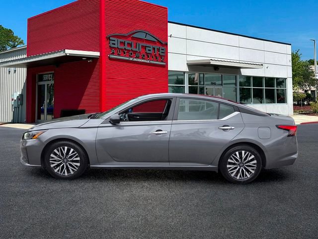 Used 2024 Nissan Altima 2.5 SV image 2