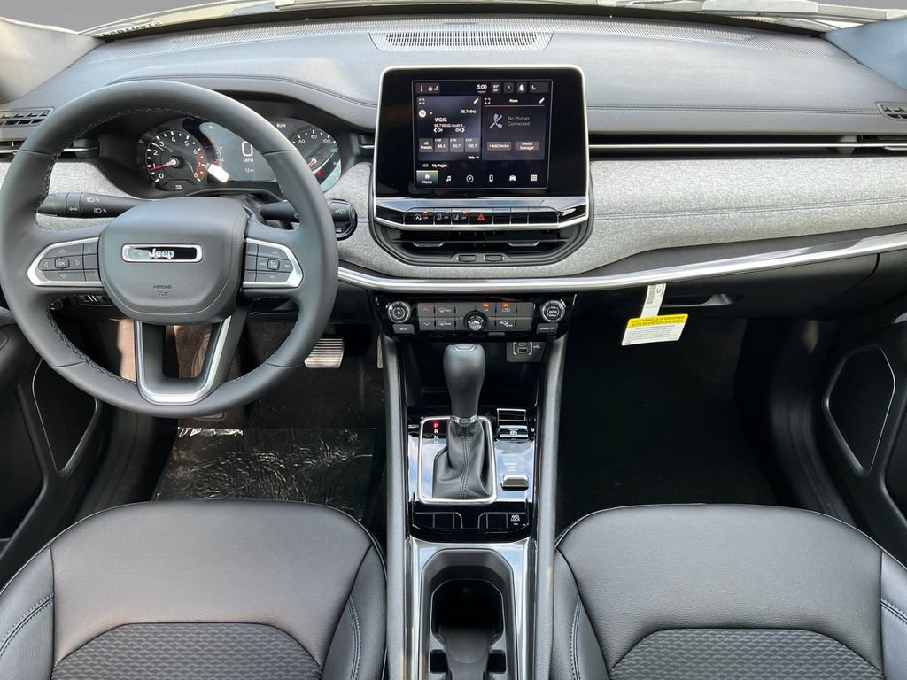 New 2025 Jeep Compass Latitude image 12