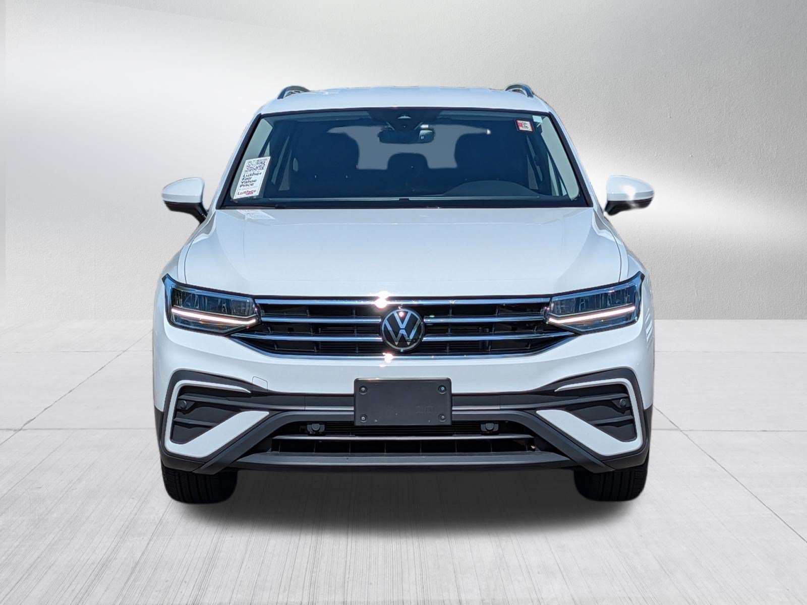 Certified 2024 Volkswagen Tiguan SE AWD/4WD image 2
