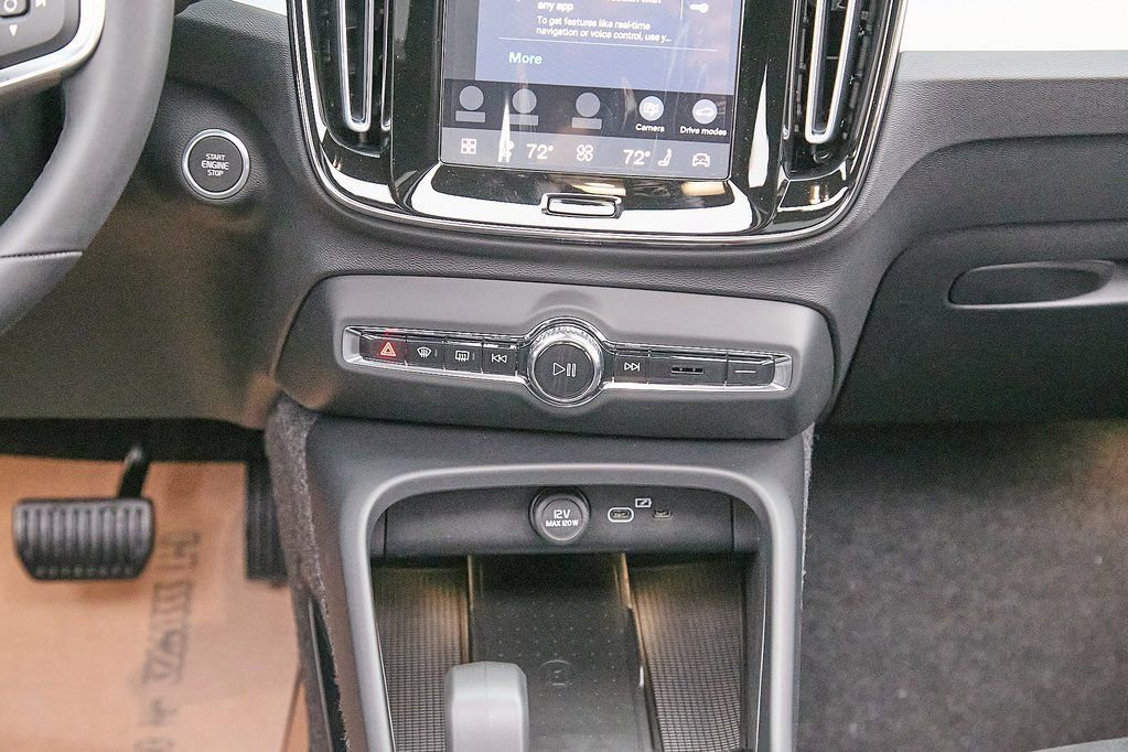 New 2026 Volvo XC40 B4 Plus w/ Climate Package FWD image 26