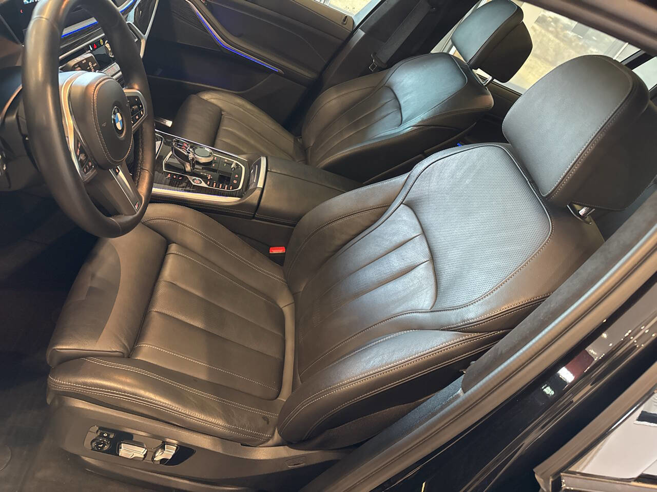 Used 2022 BMW X7 xDrive40i w/ M Sport Package image 23