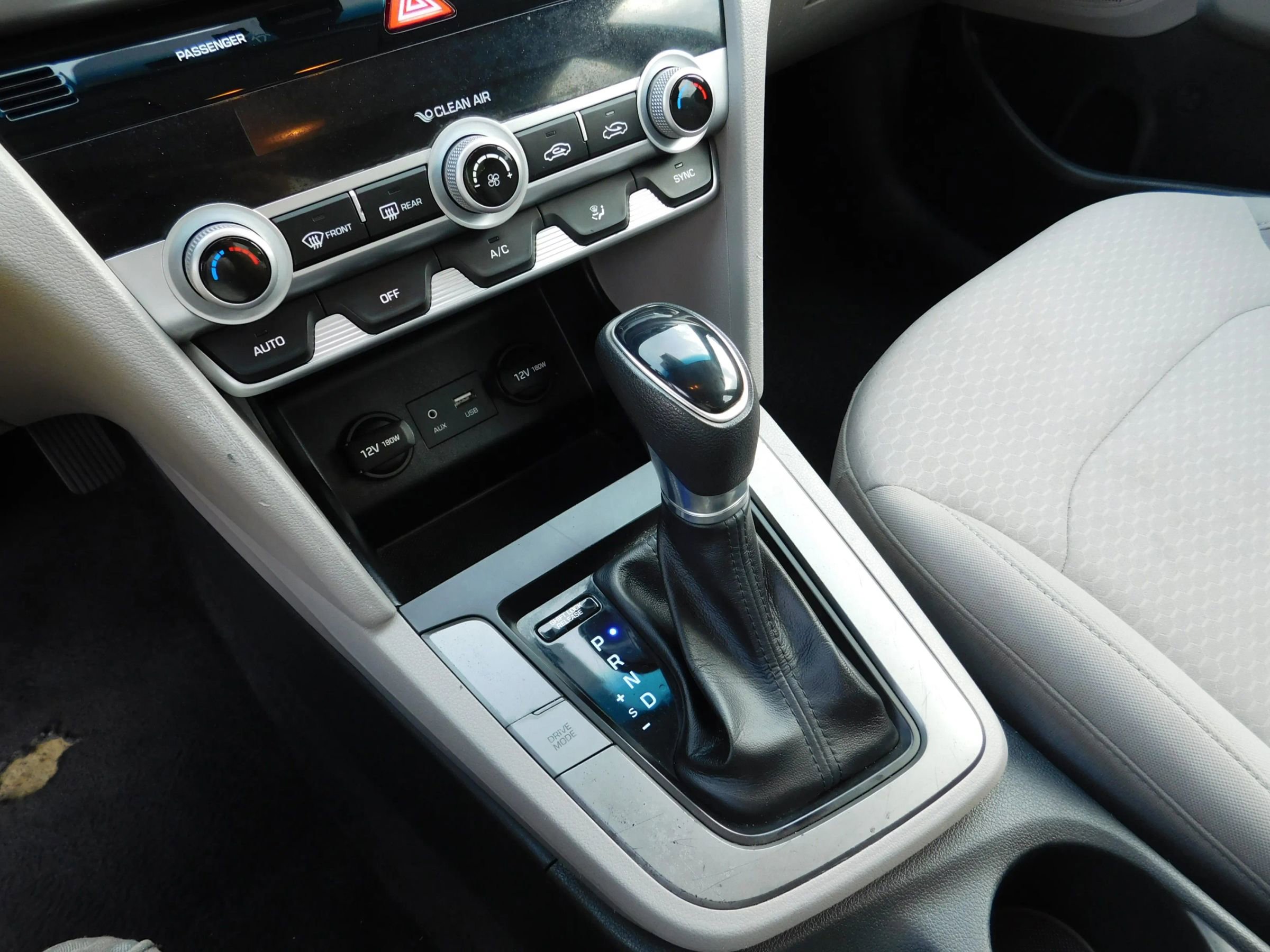 Used 2020 Hyundai Elantra SEL FWD image 14