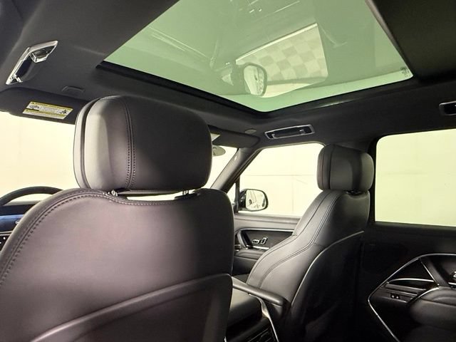 Used 2025 Land Rover Range Rover SE AWD/4WD image 25