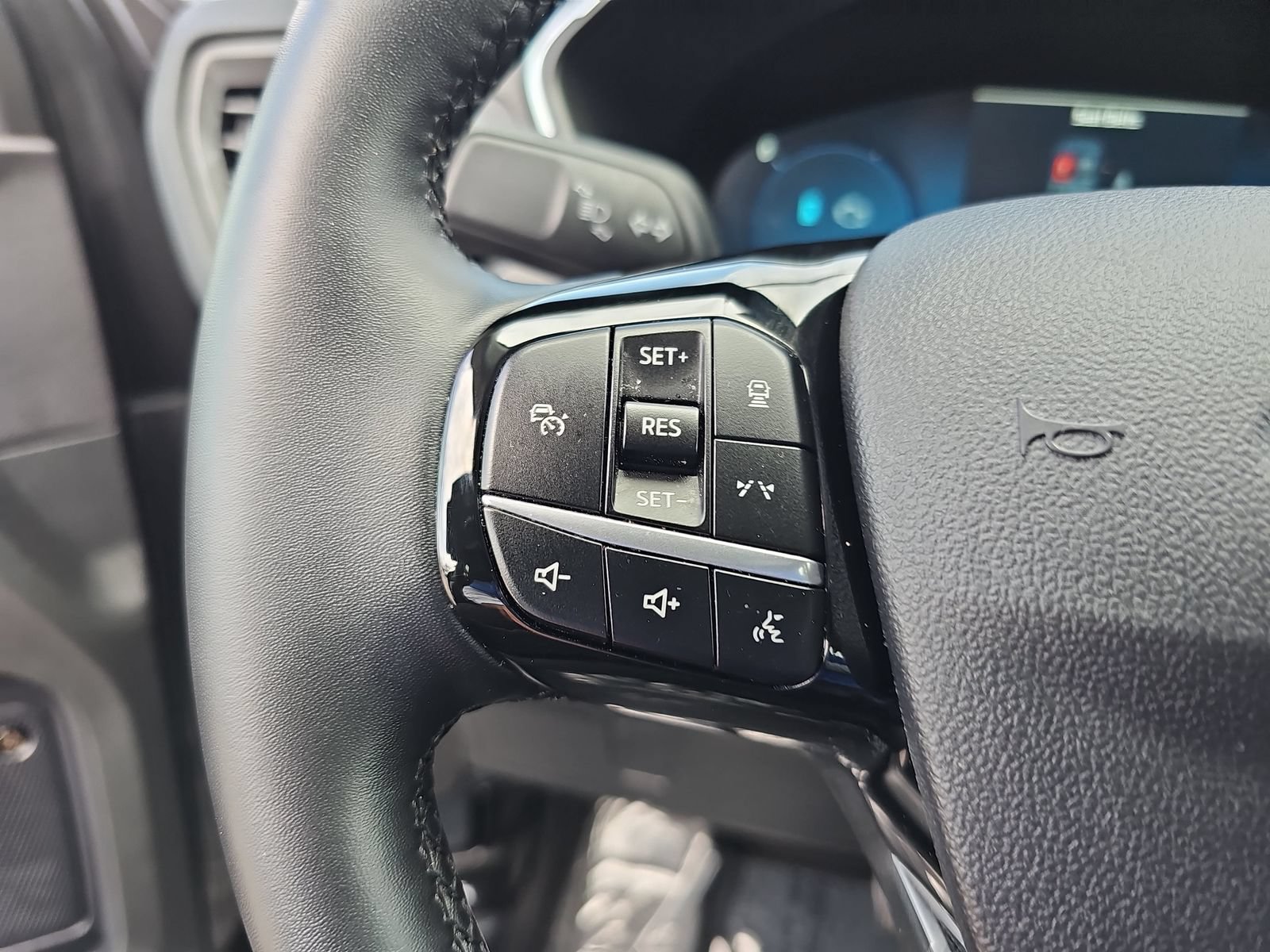 Used 2024 Ford Escape Platinum w/ Premium Technology Package AWD/4WD image 17