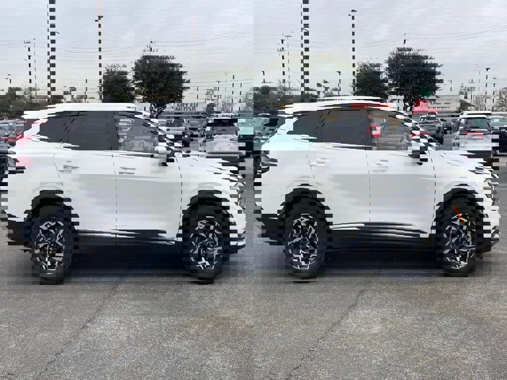 Used 2024 Kia Sportage LX image 4