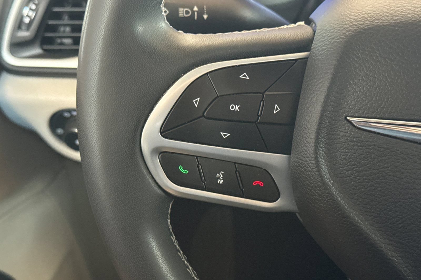 Used 2023 Chrysler Pacifica Touring-L FWD image 30