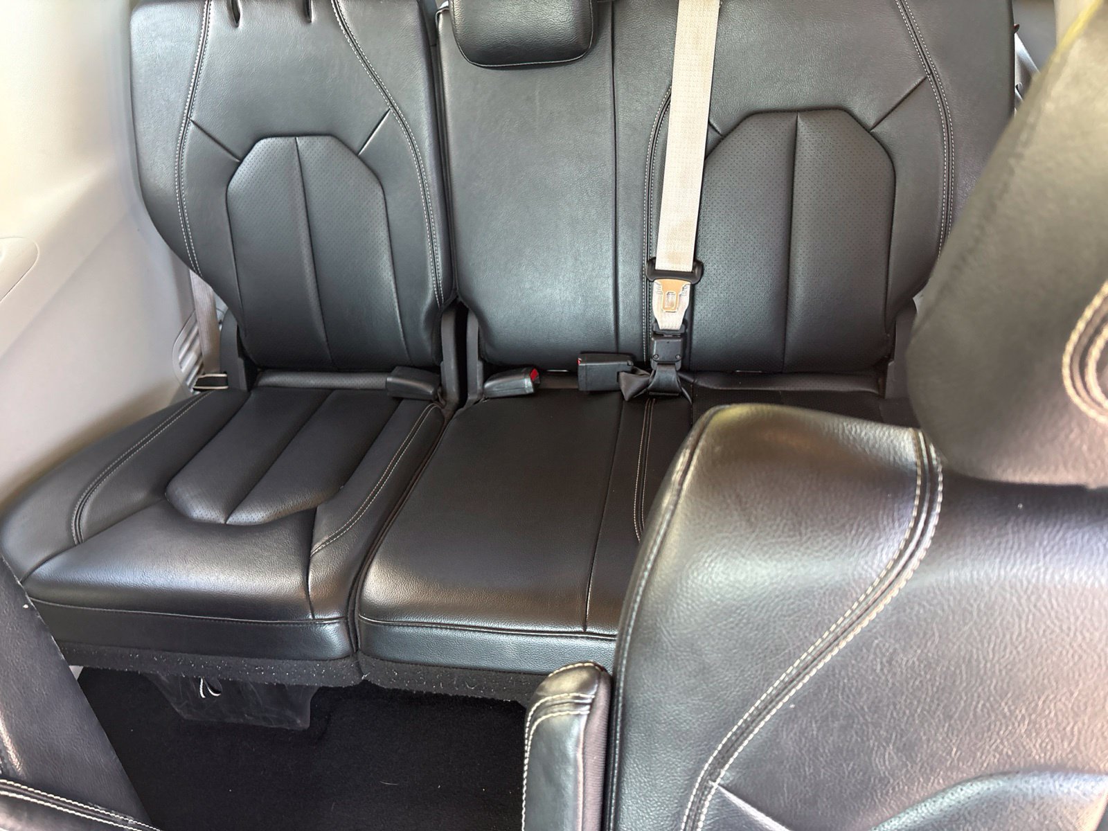 Used 2022 Chrysler Pacifica Touring-L FWD image 10