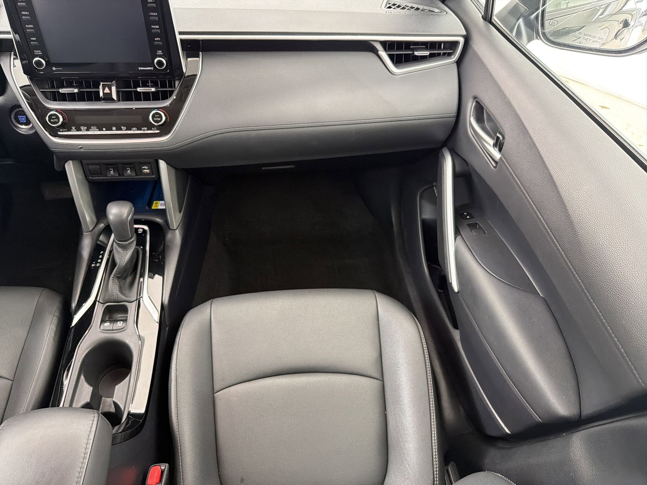 Used 2022 Toyota Corolla Cross XLE FWD image 25