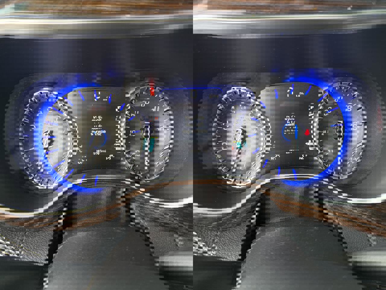 Used 2022 Chrysler Pacifica Limited w/ Uconnect Theater Family Group image 19