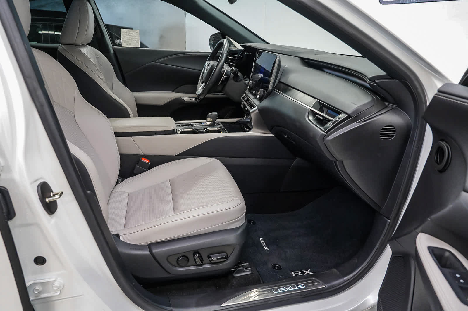Used 2025 Lexus RX 350 Premium Plus FWD image 17
