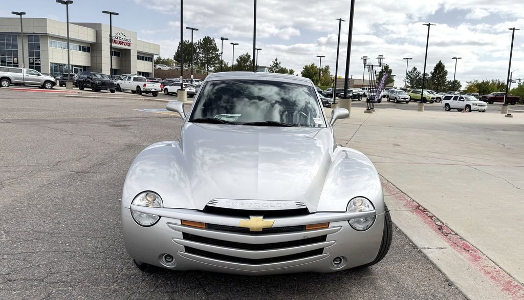 Used 2004 Chevrolet SSR w/ Preferred Equipment Group RWD image 3