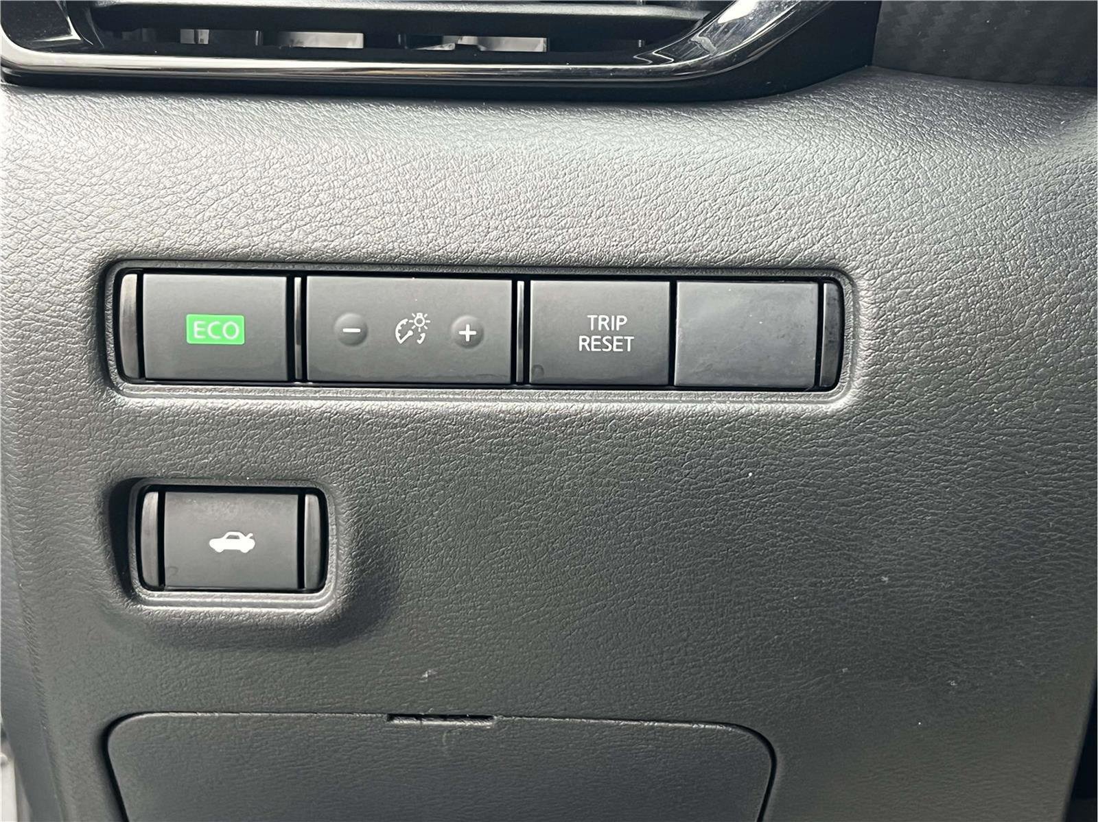 Certified 2023 Nissan Sentra SR w/ Trunk Package image 18