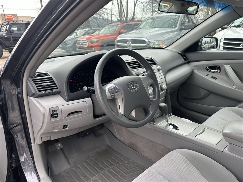 Used 2010 Toyota Camry LE FWD image 7