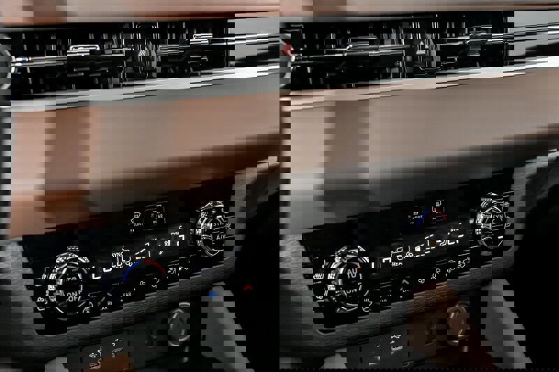 New 2026 Mitsubishi Outlander SEL image 25