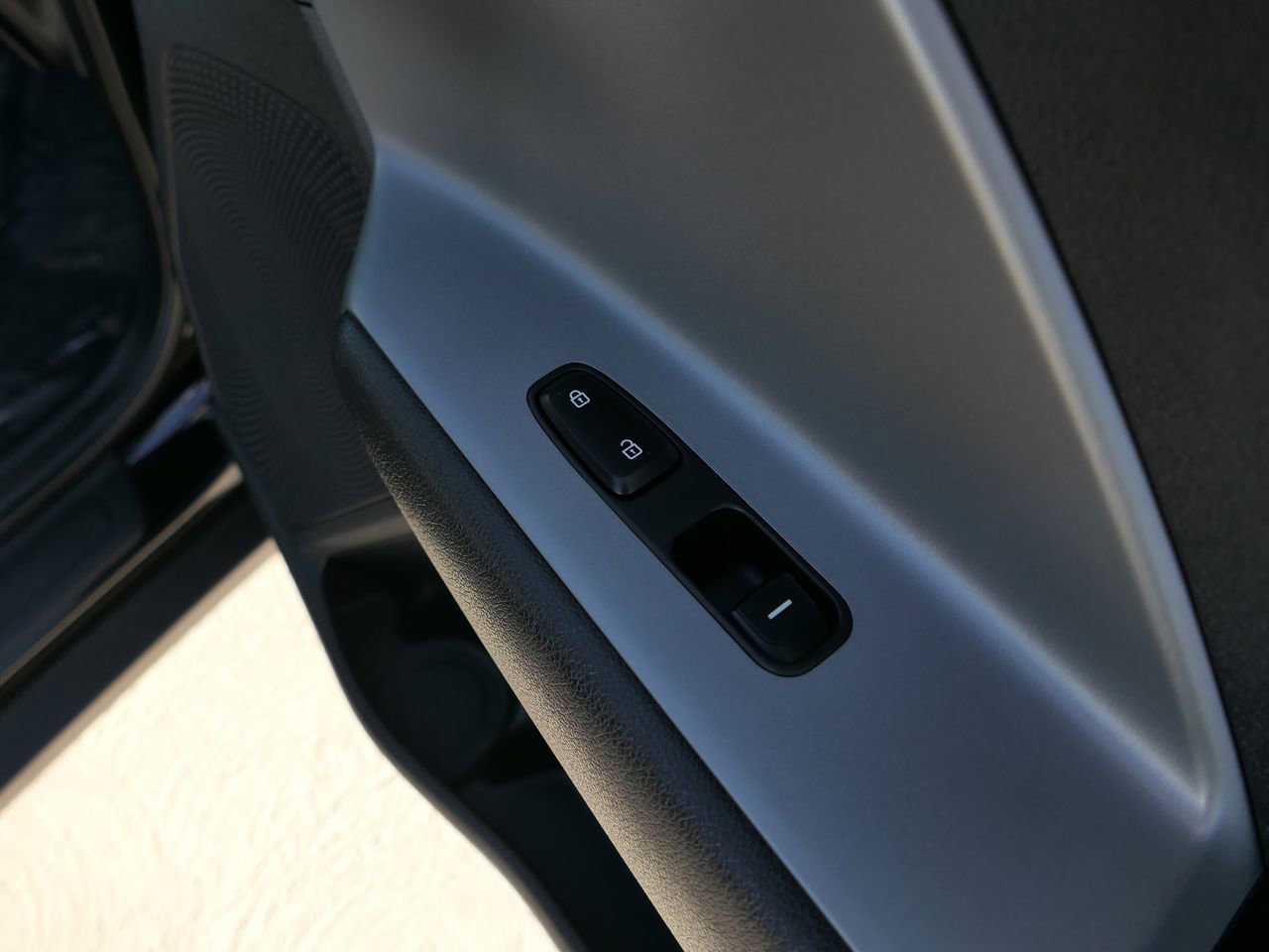 Used 2018 Kia Niro LX image 25