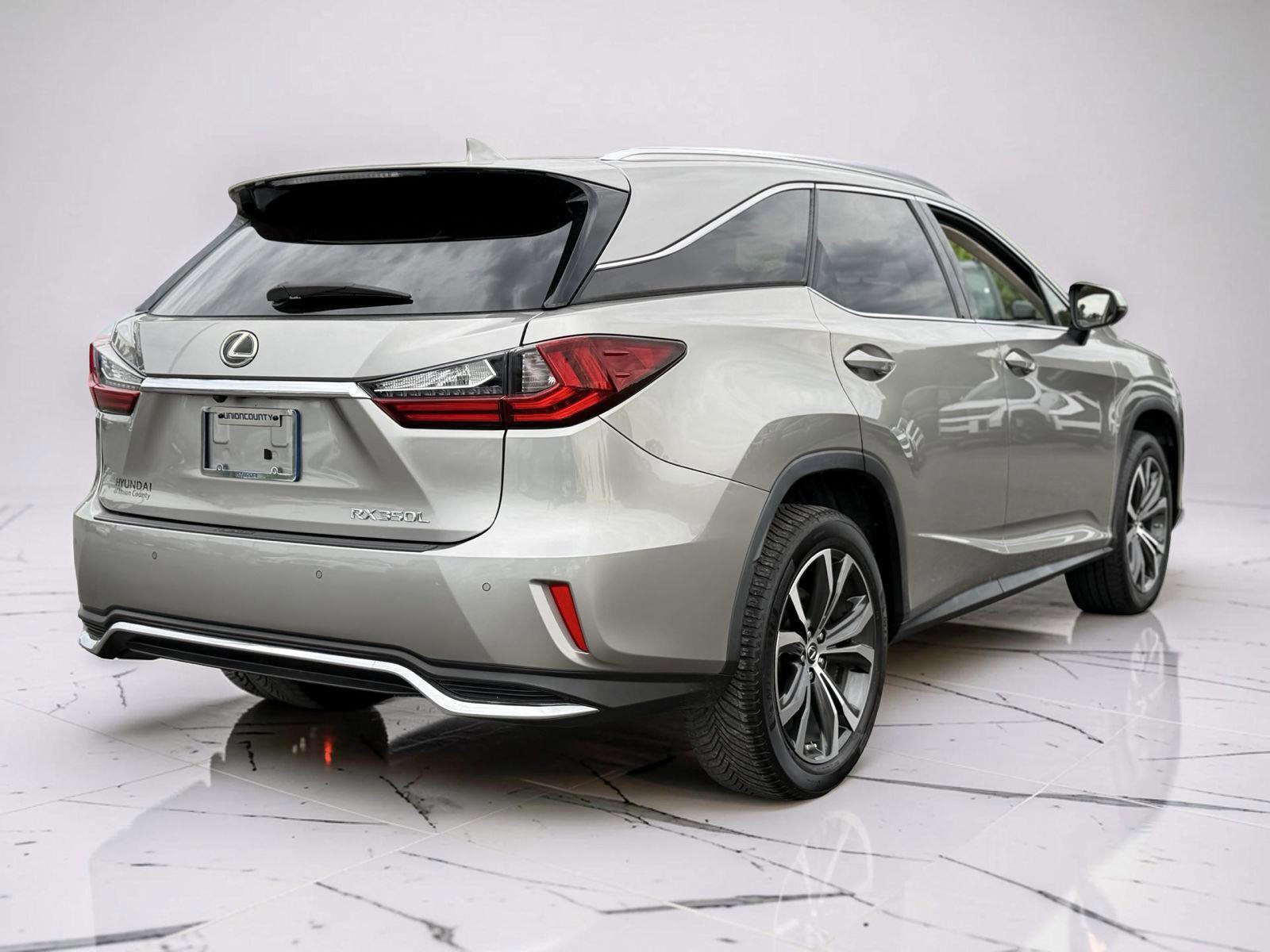 Used 2018 Lexus RX 350L FWD image 2