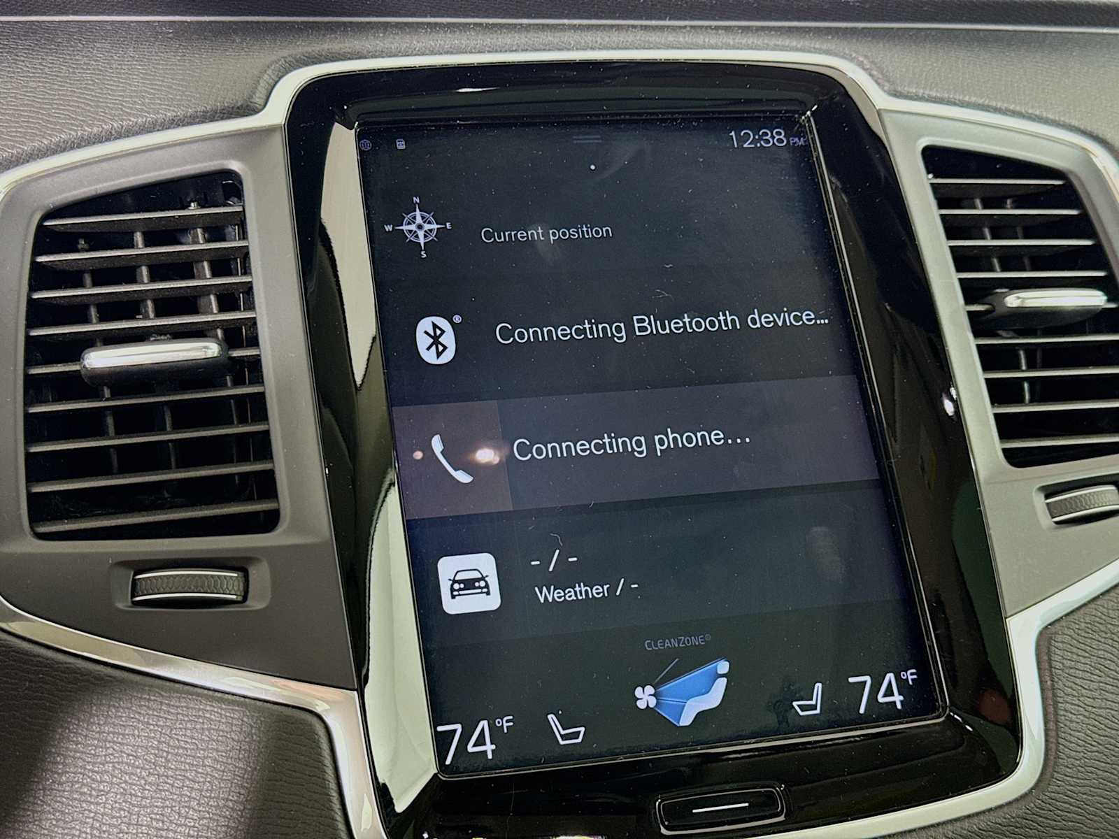 Used 2019 Volvo XC90 T5 Momentum w/ Multimedia Package AWD/4WD image 14