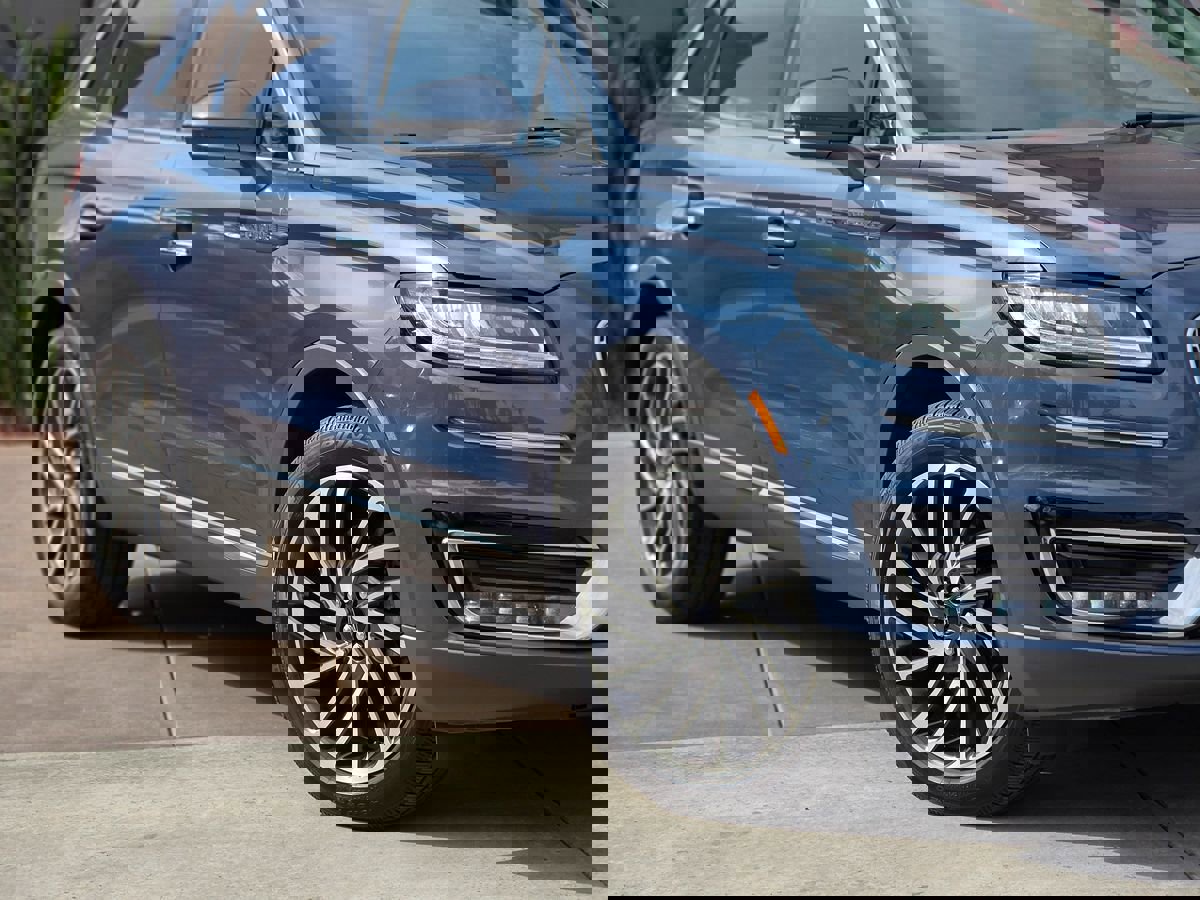 Used 2019 Lincoln Nautilus Reserve image 4