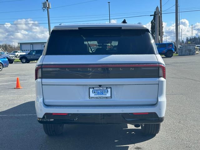 Used 2025 Lincoln Navigator L Reserve AWD/4WD image 3