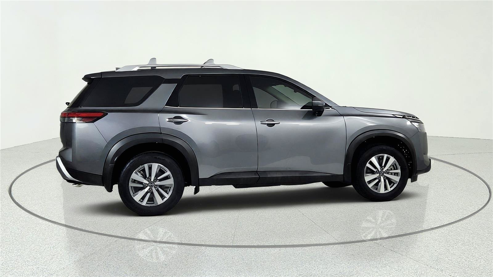 Used 2025 Nissan Pathfinder SL FWD image 7
