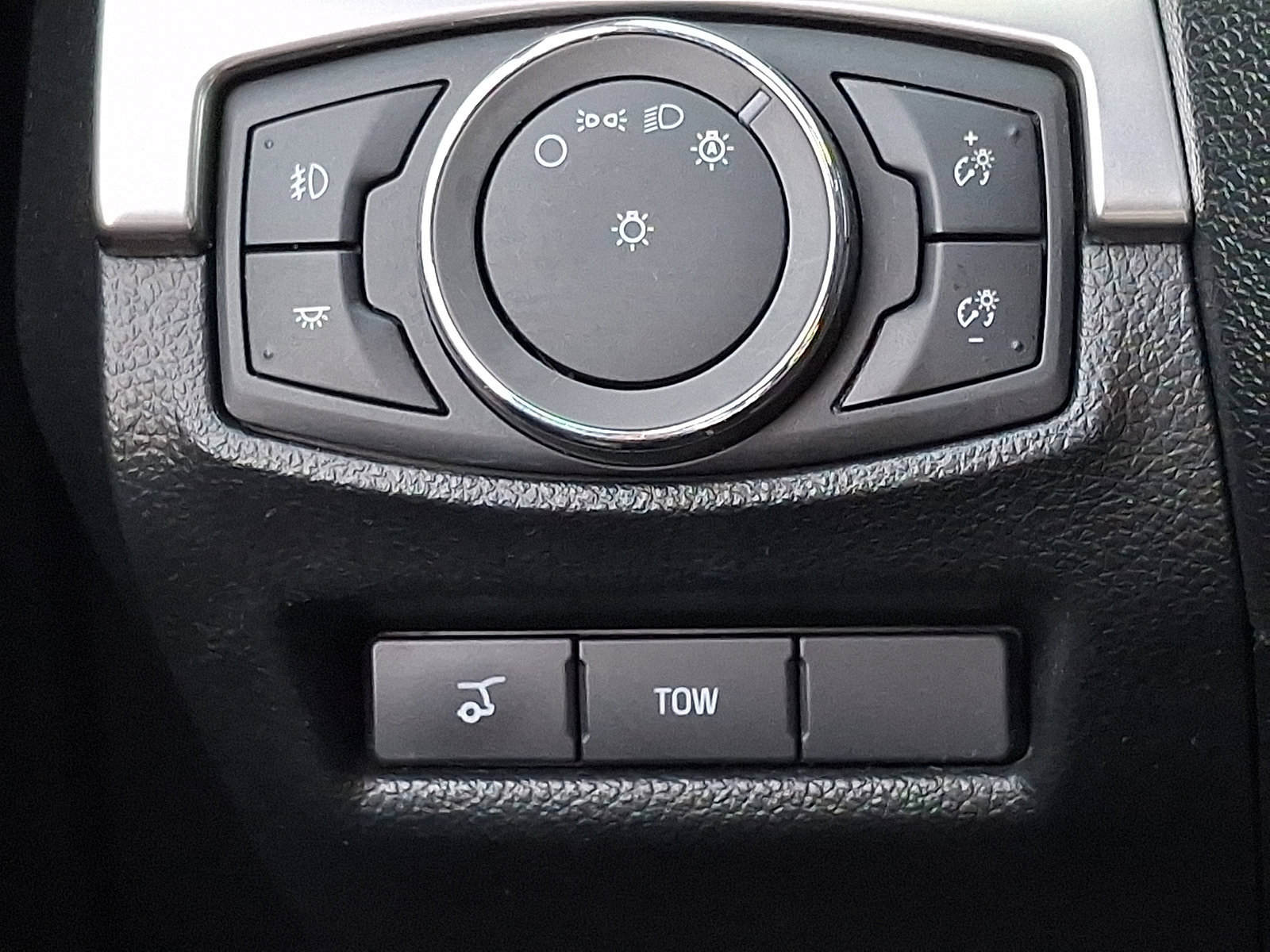 Used 2018 Ford Explorer XLT w/ Equipment Group 202A image 26