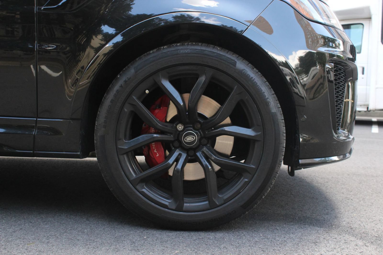 Used 2019 Land Rover Range Rover Sport SVR AWD/4WD image 4