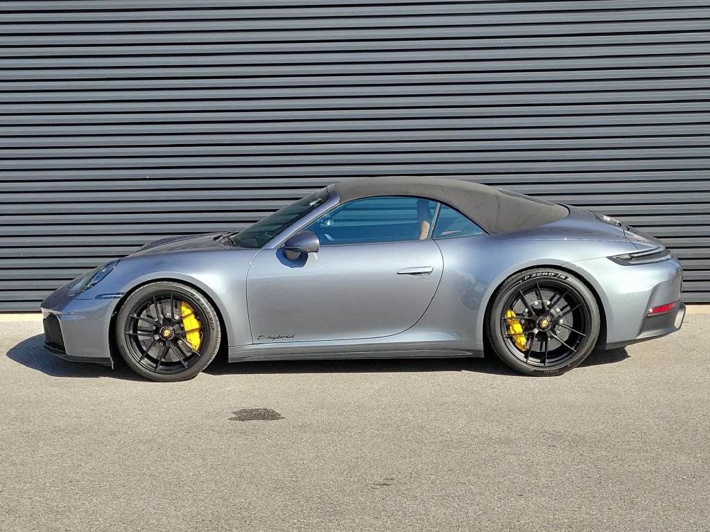 Certified 2026 Porsche 911 Carrera 4 GTS AWD/4WD image 2