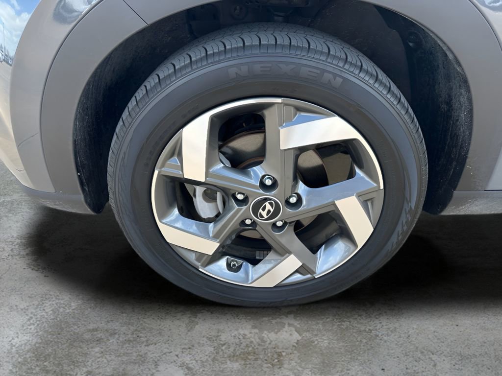 Used 2024 Hyundai Venue SEL image 31