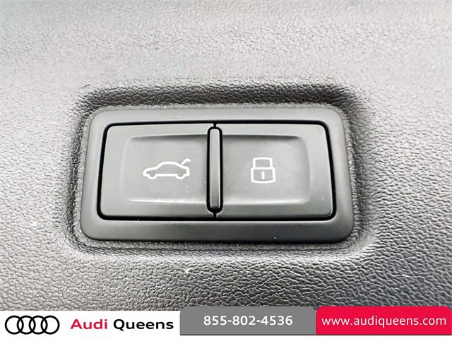 Used 2025 Audi Q6 e-tron Premium Plus image 11