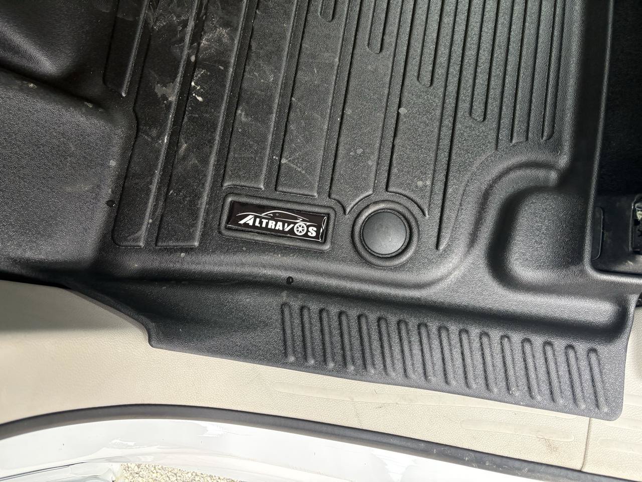 Used 2024 Chrysler Pacifica Limited FWD image 14