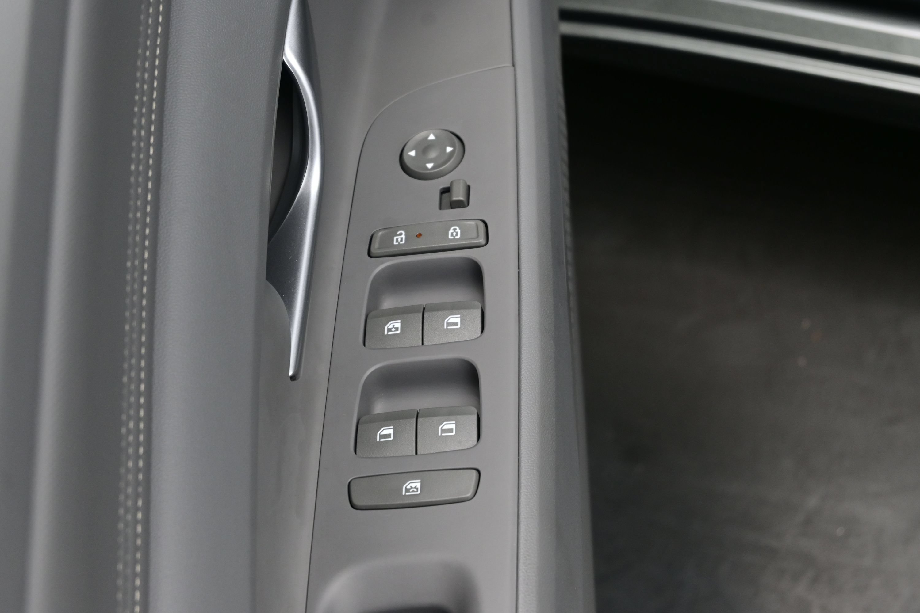 Certified 2025 Hyundai Elantra Sport FWD image 10