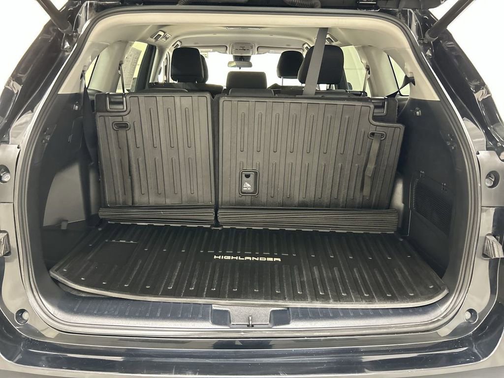 Used 2023 Toyota Highlander LE AWD/4WD image 22