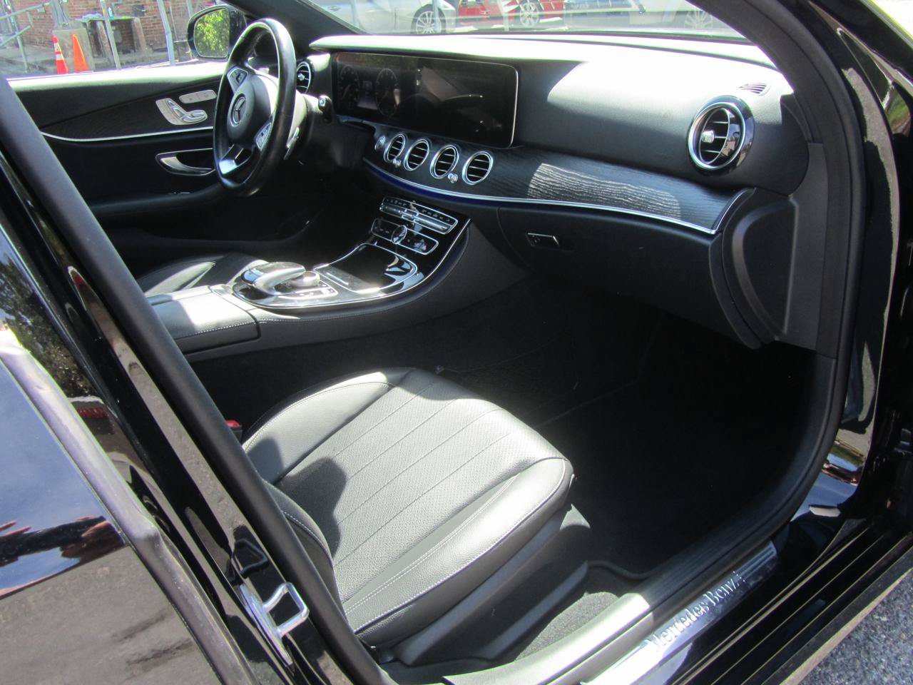 Used 2017 Mercedes-Benz E 300 4MATIC image 21