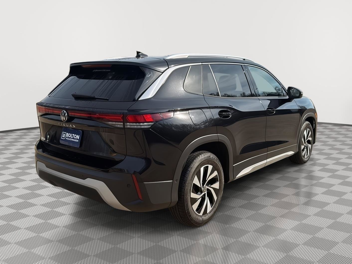 Certified 2025 Volkswagen Tiguan S image 5