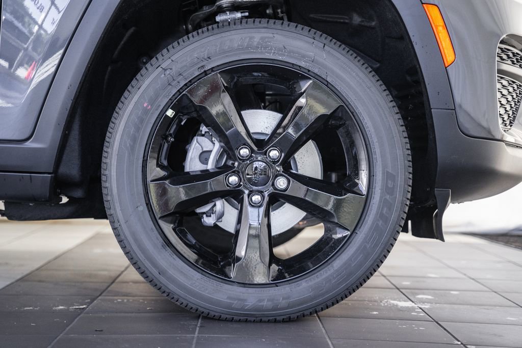 New 2025 Jeep Grand Cherokee Altitude image 16