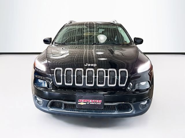 Used 2017 Jeep Cherokee Limited w/ Trailer Tow Group AWD/4WD image 4