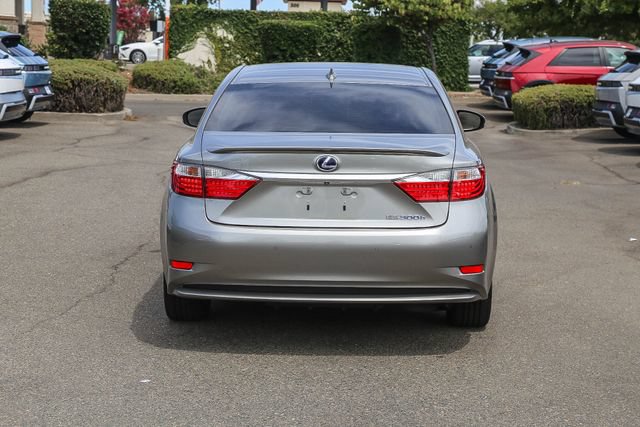Used 2015 Lexus ES 300h w/ Navigation System Package FWD image 4