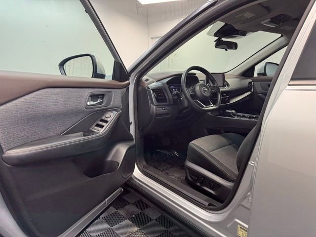 Used 2022 Nissan Rogue SV image 11