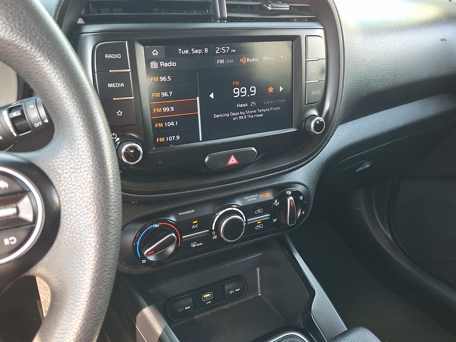 Used 2023 Kia Soul LX w/ LX Technology Package FWD image 19