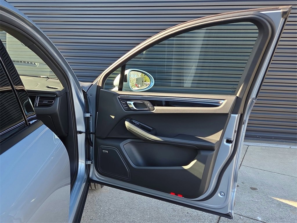 New 2026 Porsche Macan image 20